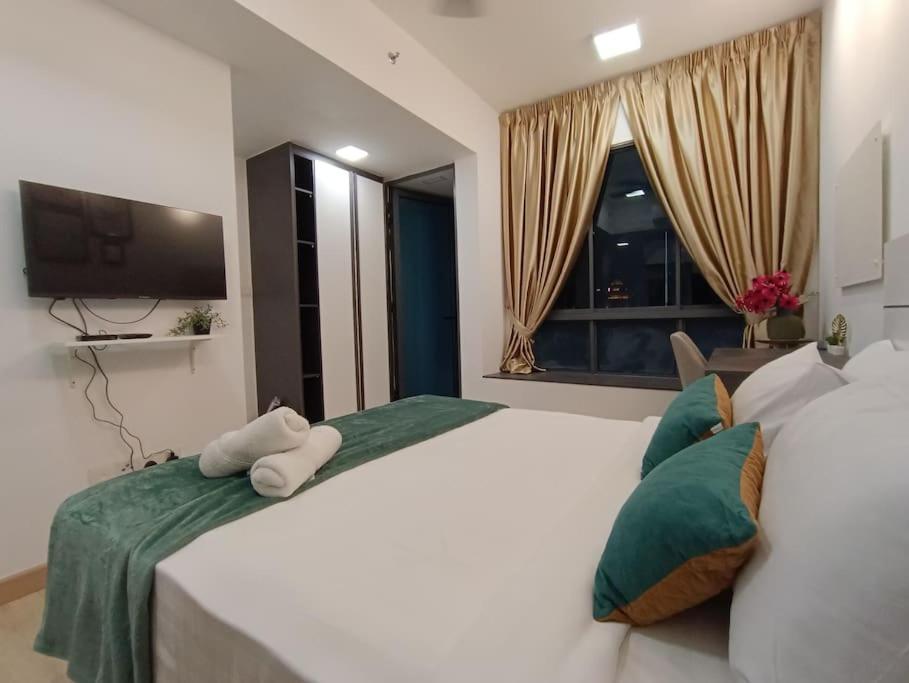 Col 171b Klcc Balcony View & Infinity Pool Apartment *