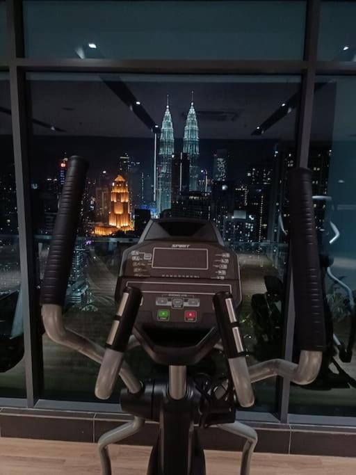 Col 171b Klcc Balcony View & Infinity Pool