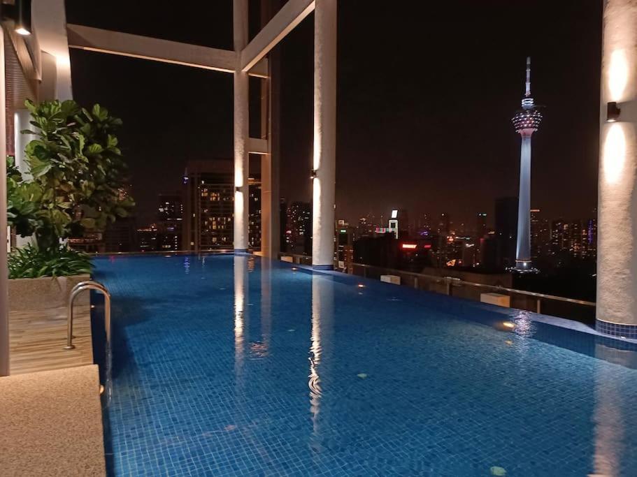 Col 171b Klcc Balcony View & Infinity Pool