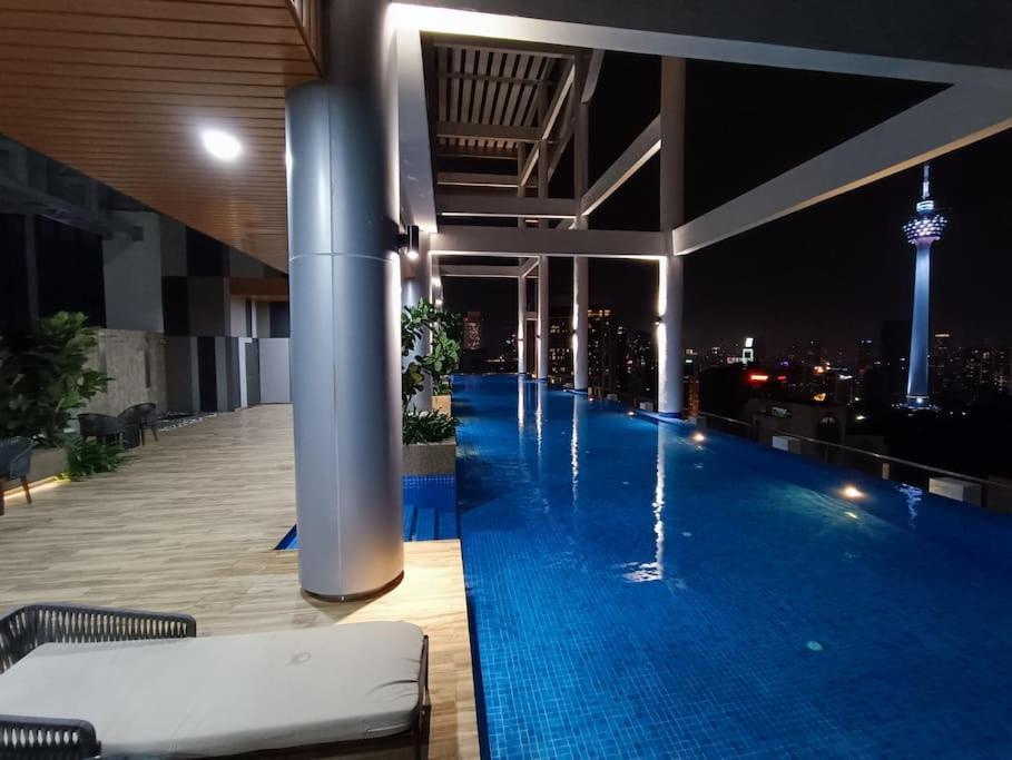 Col 171b Klcc Balcony View & Infinity Pool * Kuala Lumpur