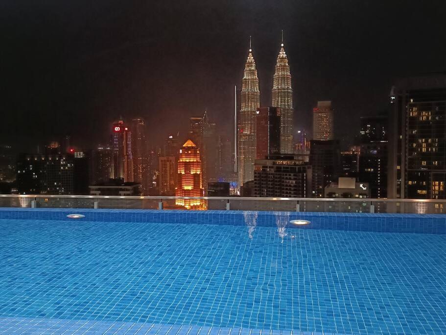 Col 171b Klcc Balcony View & Infinity Pool