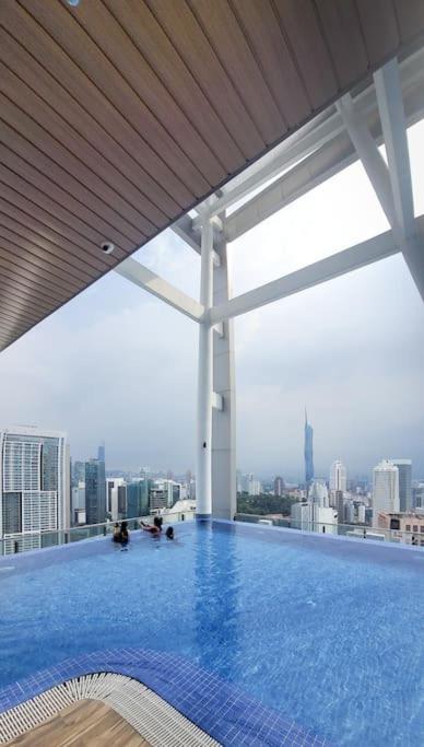 Col 171b Klcc Balcony View & Infinity Pool * Kuala Lumpur